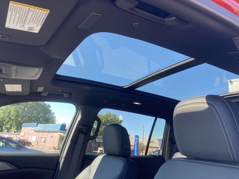 New 2025 Chevrolet Traverse LT w/ Sun and Wheel Package image 10