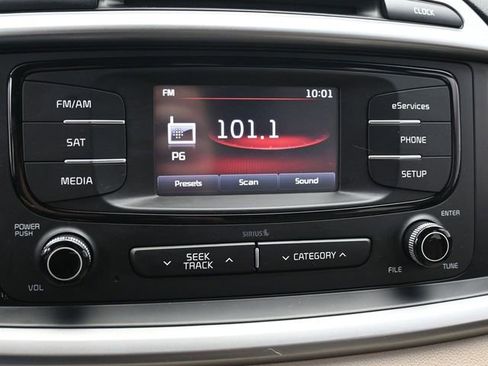 Used 2016 Kia Sorento LX w/ LX Convenience Package image 18