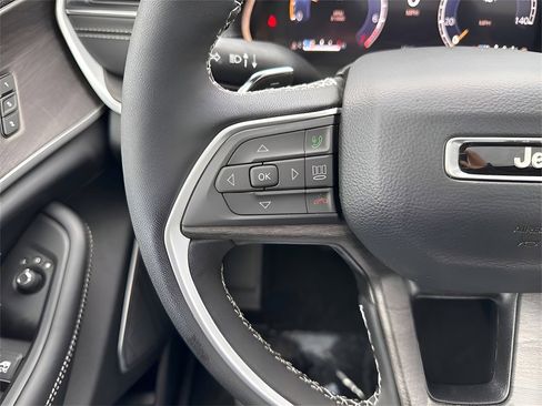 New 2025 Jeep Grand Cherokee L Limited w/ Luxury Tech Group II image 36