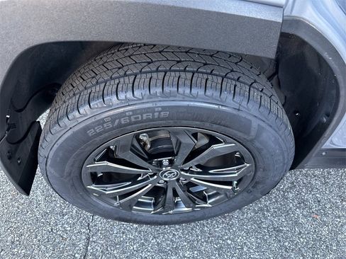 Used 2022 Toyota RAV4 XLE Premium image 17