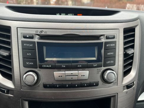 Used 2014 Subaru Outback 2.5i w/ Alloy Wheel Package image 13