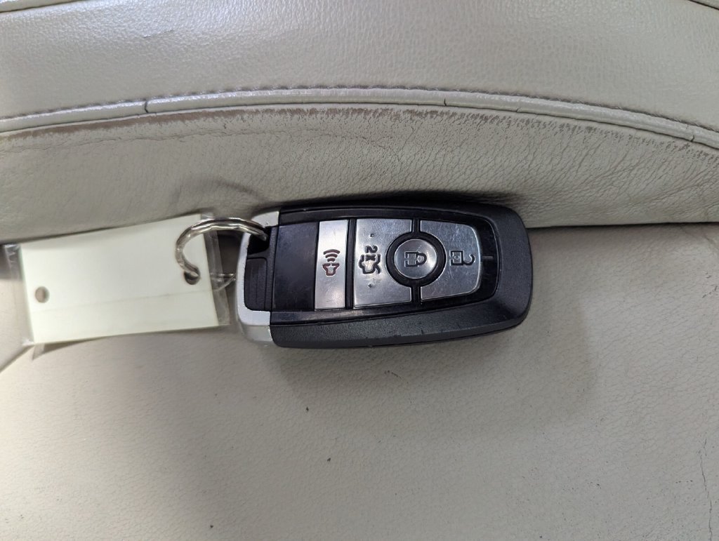 Used 2018 Ford Edge Titanium FWD image 27