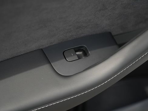 Used 2023 Tesla Model Y AWD image 28