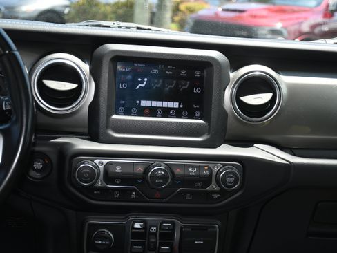 Used 2021 Jeep Wrangler Unlimited Sahara AWD/4WD image 15