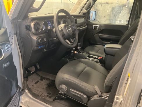 Used 2023 Jeep Wrangler Unlimited image 12