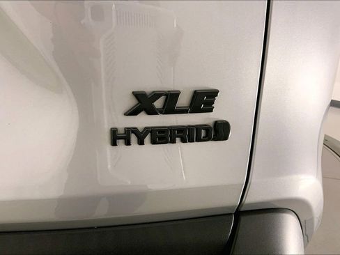 Used 2023 Toyota RAV4 XLE Premium image 30