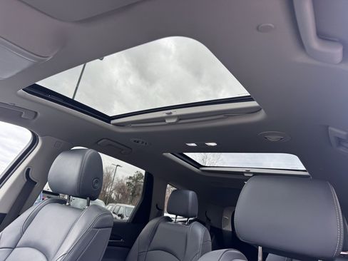 Used 2021 Buick Enclave Essence w/ Sound and Sites Package image 40