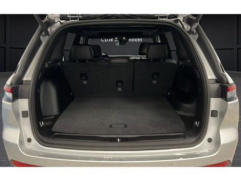 New 2026 Jeep Grand Cherokee Altitude image 27