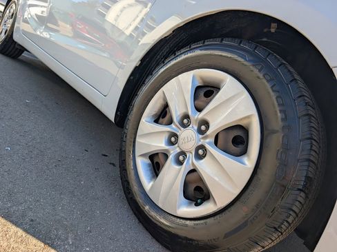 Certified 2017 Kia Forte LX image 7