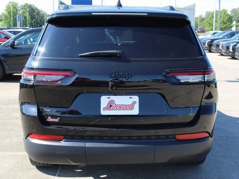 Used 2022 Jeep Grand Cherokee L Laredo image 4