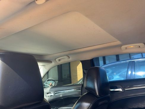 Used 2016 Chrysler 300 Limited image 15