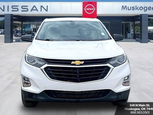 Used 2018 Chevrolet Equinox LS FWD image 2