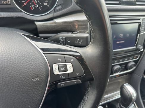 Used 2018 Volkswagen Passat 2.0T SE image 23