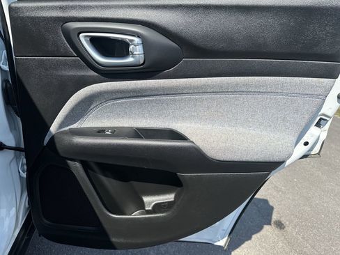 Used 2024 Jeep Compass Latitude image 33