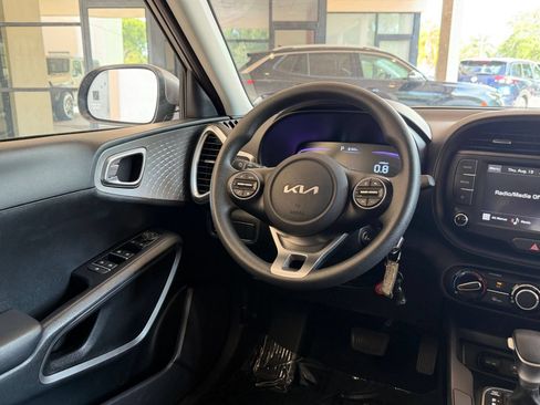 Used 2025 Kia Soul LX w/ LX Technology Package FWD image 24