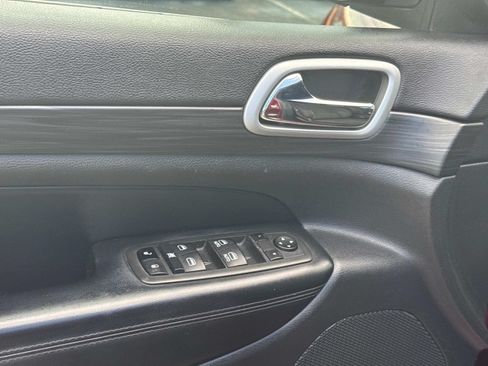 Used 2022 Jeep Grand Cherokee Laredo E RWD image 24
