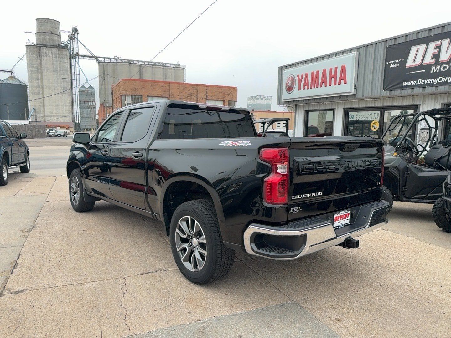 Used 2023 Chevrolet Silverado 1500 LT AWD/4WD image 10