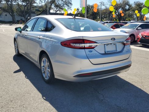 Used 2017 Ford Fusion SE image 7