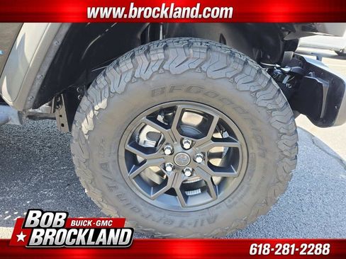 Used 2024 Jeep Wrangler Unlimited AWD/4WD image 18