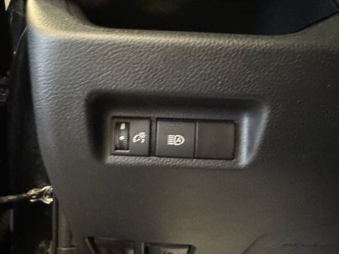 Used 2022 Toyota RAV4 LE AWD/4WD image 17
