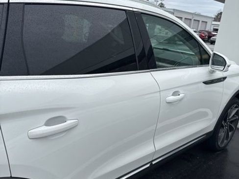 Used 2023 Lincoln Nautilus Reserve w/ Equipment Group 202A image 8