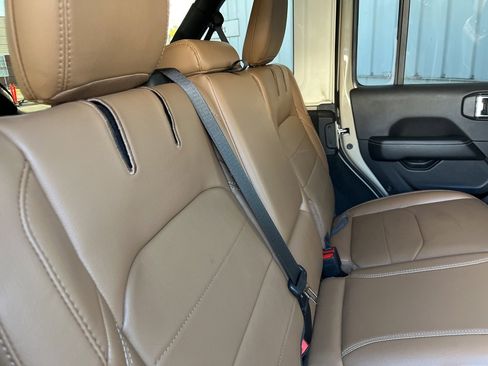 Used 2022 Jeep Wrangler Unlimited Sahara image 42