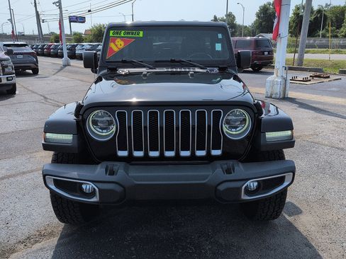 Used 2018 Jeep Wrangler Unlimited Sahara AWD/4WD image 3