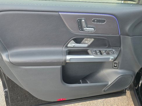 Used 2022 Mercedes-Benz GLB 250 w/ Premium Package Lite image 32