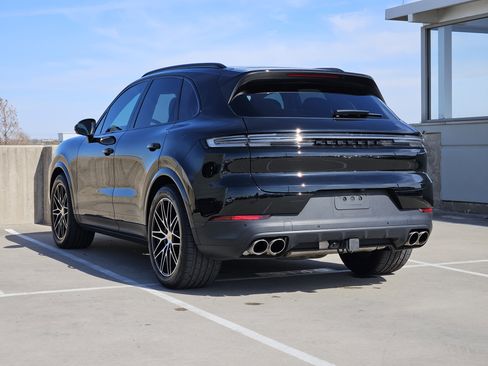 Certified 2024 Porsche Cayenne S image 3