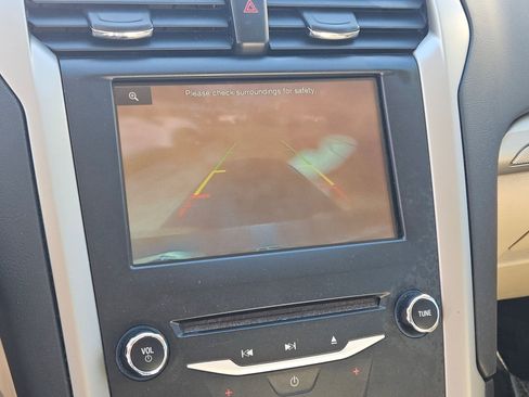 Used 2015 Ford Fusion SE image 13