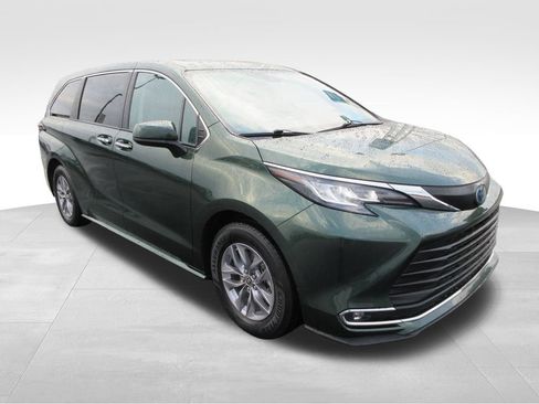 Used 2022 Toyota Sienna XLE AWD/4WD image 7
