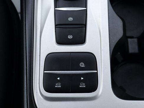 Used 2022 Ford Explorer XLT image 31