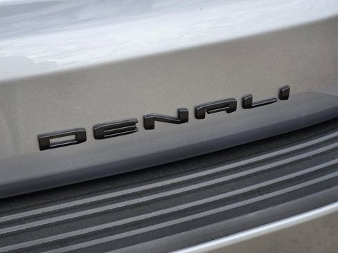 Used 2023 GMC Yukon XL Denali Ultimate image 6