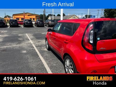 Used 2017 Kia Soul + FWD image 4