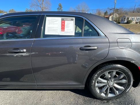 Used 2015 Chrysler 300 Limited image 4