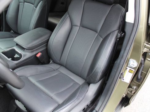 Used 2025 Subaru Outback Limited XT AWD/4WD image 3