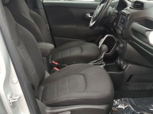 Used 2019 Jeep Renegade Latitude w/ Cold Weather Group image 28