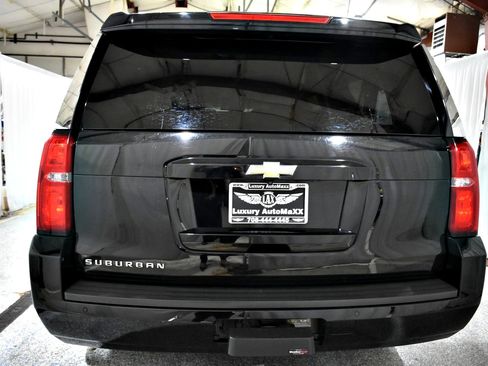 Used 2015 Chevrolet Suburban LT image 5