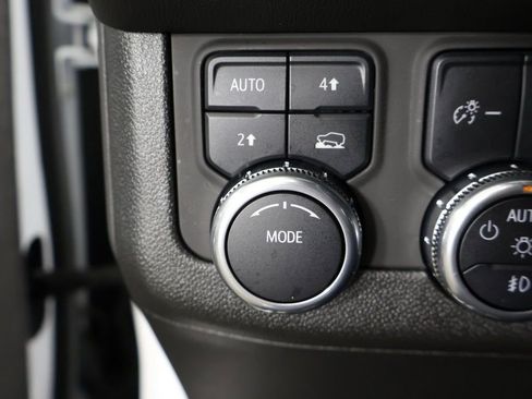 Used 2025 GMC Yukon XL Denali AWD/4WD image 50