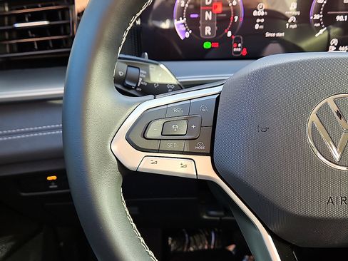 New 2026 Volkswagen Tiguan SE image 17