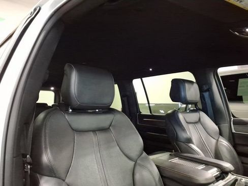Used 2024 Jeep Wagoneer L Series III w/ Flexible Seating Group AWD/4WD image 22