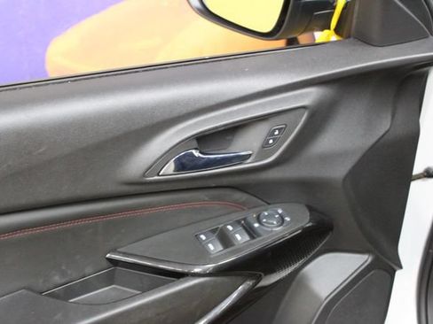Used 2024 Chevrolet Trax RS w/ Sunroof Package FWD image 13
