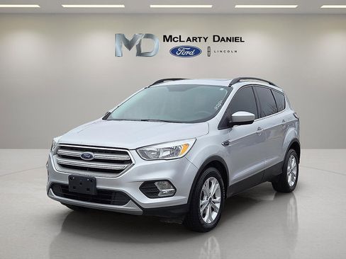 Used 2018 Ford Escape SE image 2