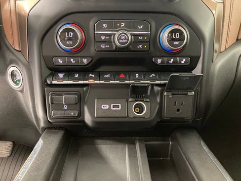 Used 2020 Chevrolet Silverado 2500 High Country w/ Technology Package AWD/4WD image 12
