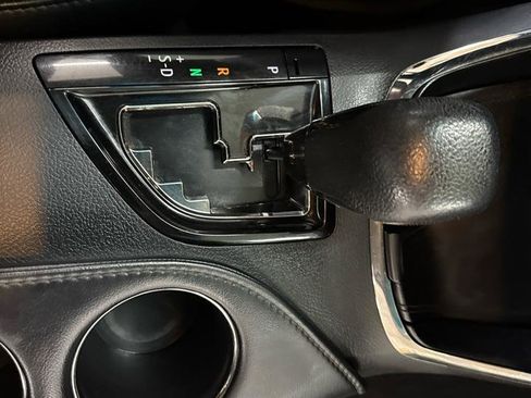 Used 2015 Toyota Avalon XLE FWD image 25