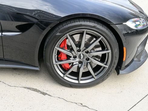 Used 2019 Aston Martin V8 Vantage Coupe image 12