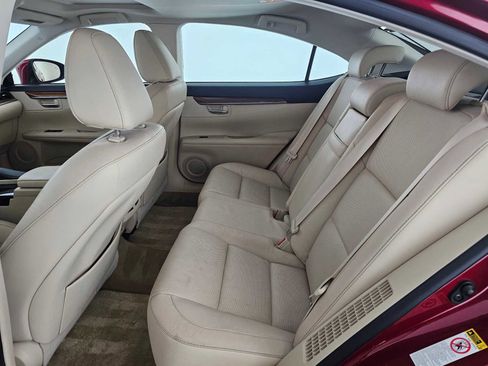 Used 2014 Lexus ES 300h w/ Luxury Package w/Bamboo Trim image 16