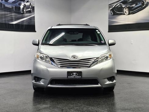 Used 2016 Toyota Sienna LE FWD image 4