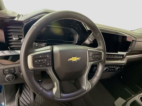 Used 2024 Chevrolet Silverado 1500 LT AWD/4WD image 5