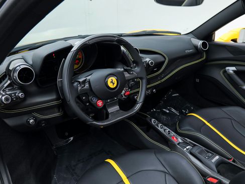 Certified 2022 Ferrari F8 Tributo RWD image 5